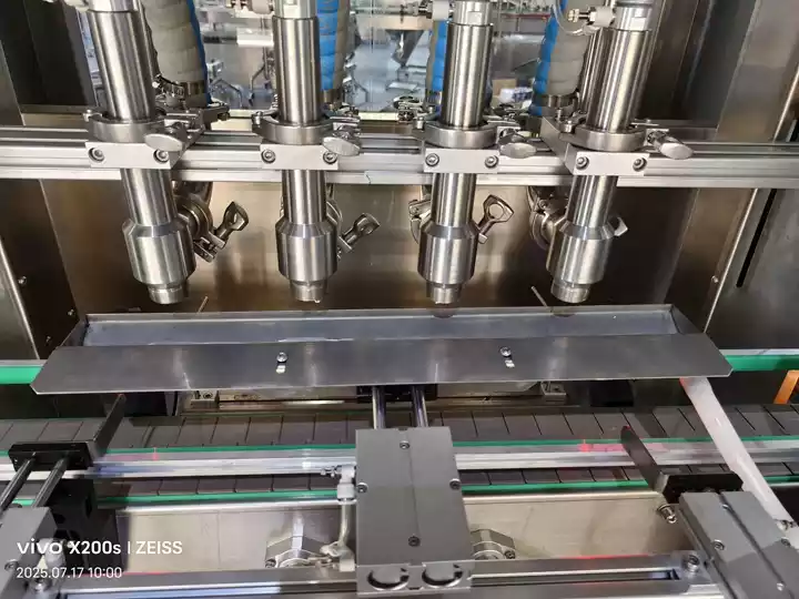 Four-head filling machine