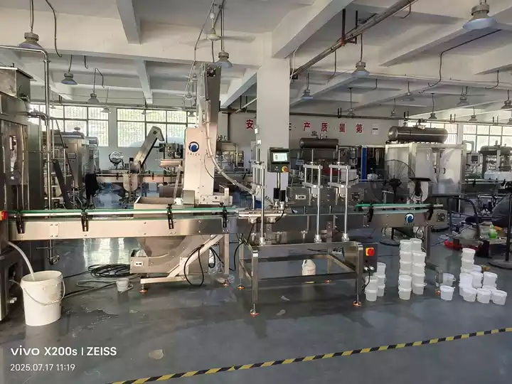 Automatic peanut butter filling machine